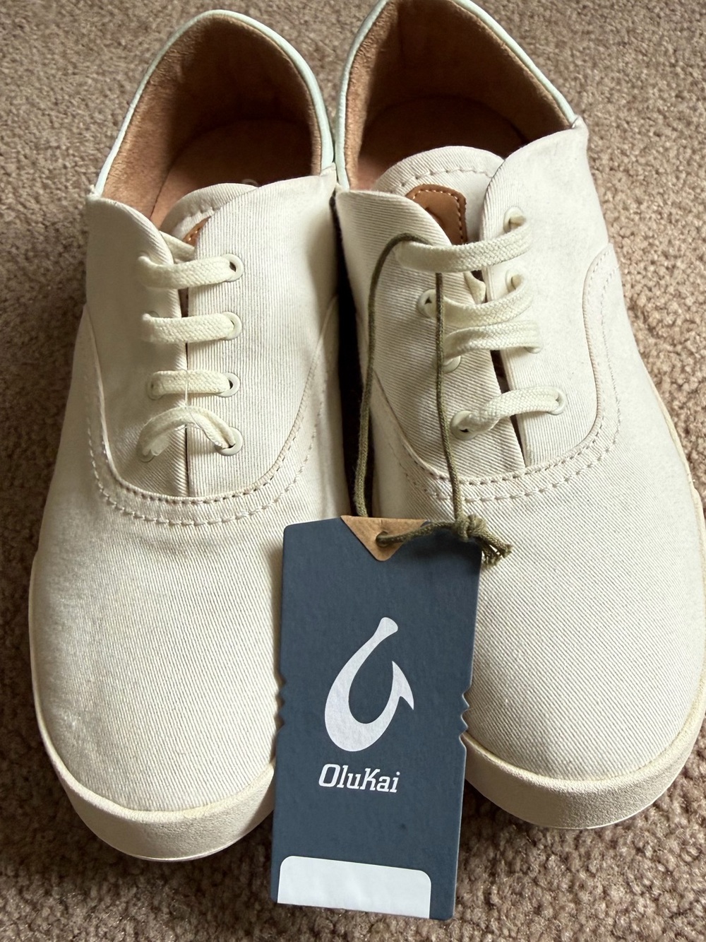 OluKai Kohu Low-Top Sneaker in Cream with light foam green on heel - Picture 2 of 5